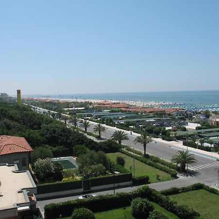 Hotel Bixio Lido di Camaiore Exterior photo