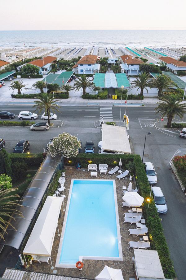 Hotel Bixio Lido di Camaiore Exterior photo