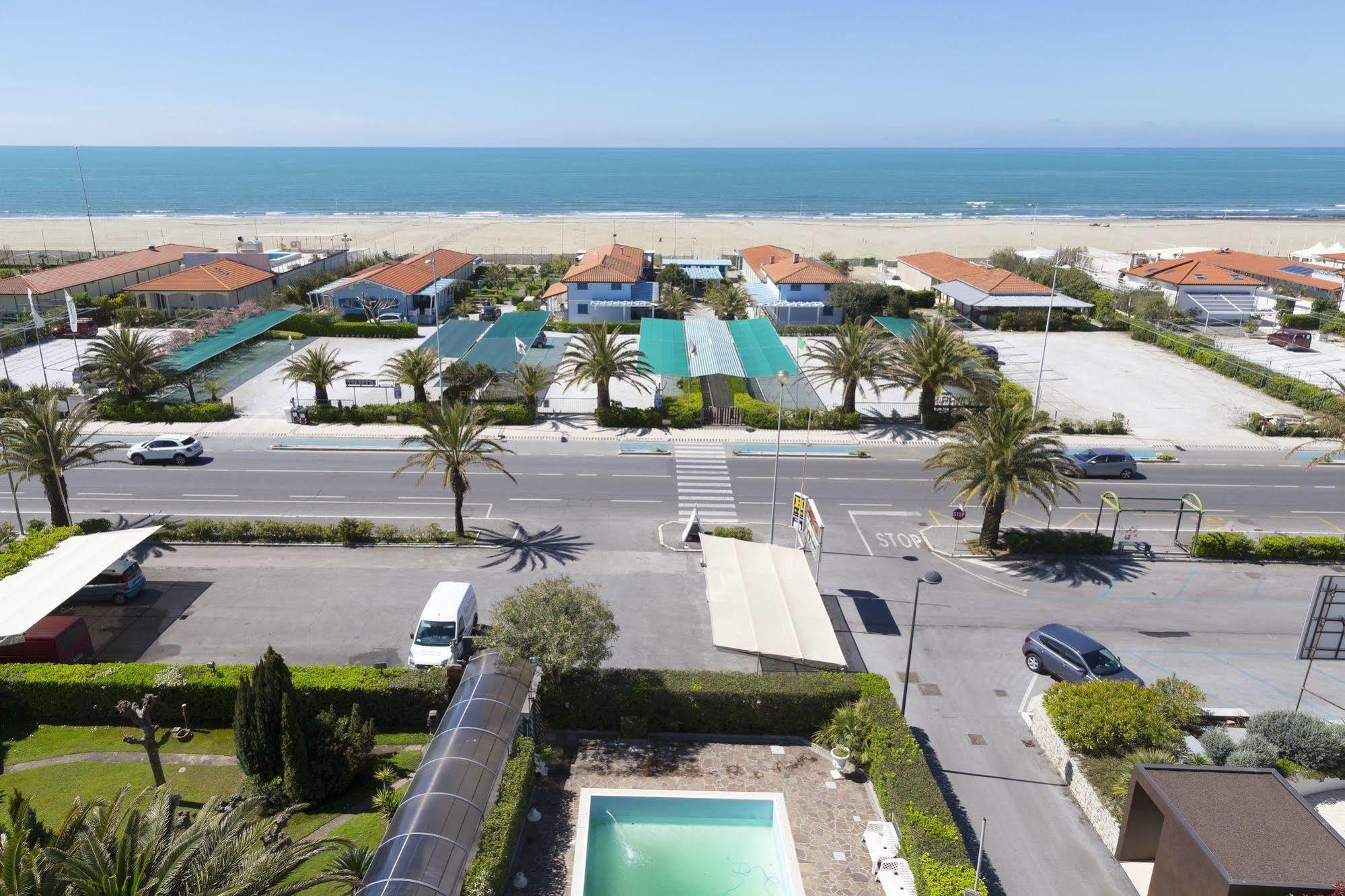 Hotel Bixio Lido di Camaiore Exterior photo