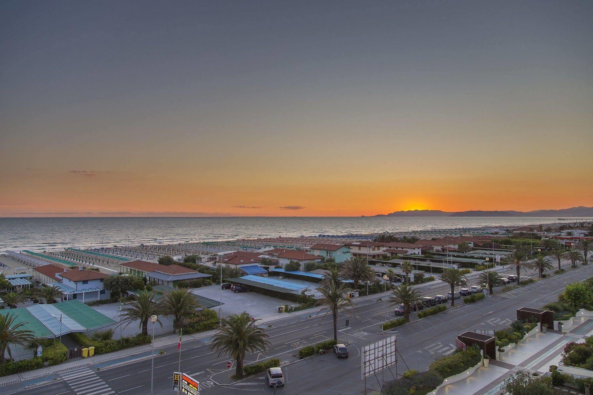 Hotel Bixio Lido di Camaiore Exterior photo