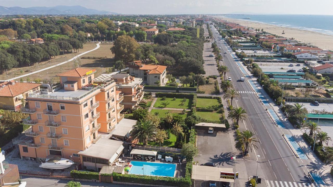 Hotel Bixio Lido di Camaiore Exterior photo